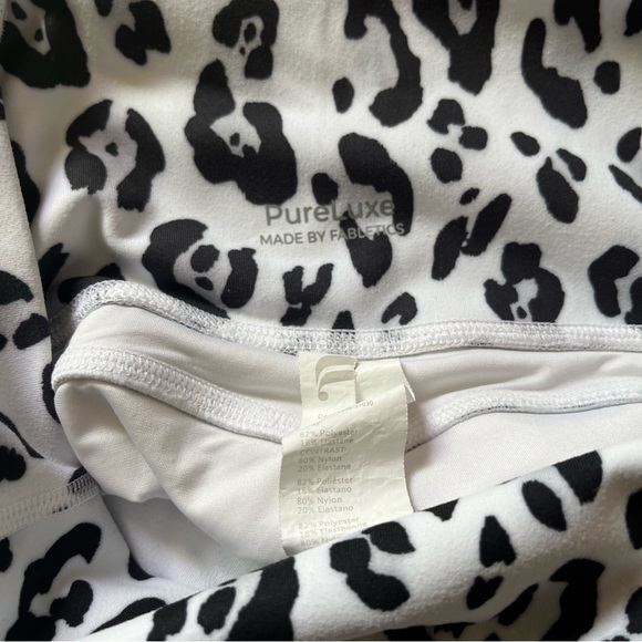 Fabletics PureLuxe Snow Leopard Leggings size Small - Picture 2 of 3